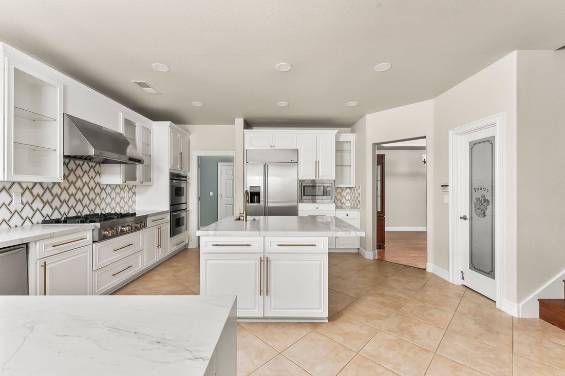 Roseville, California, United States 2 - 18497703