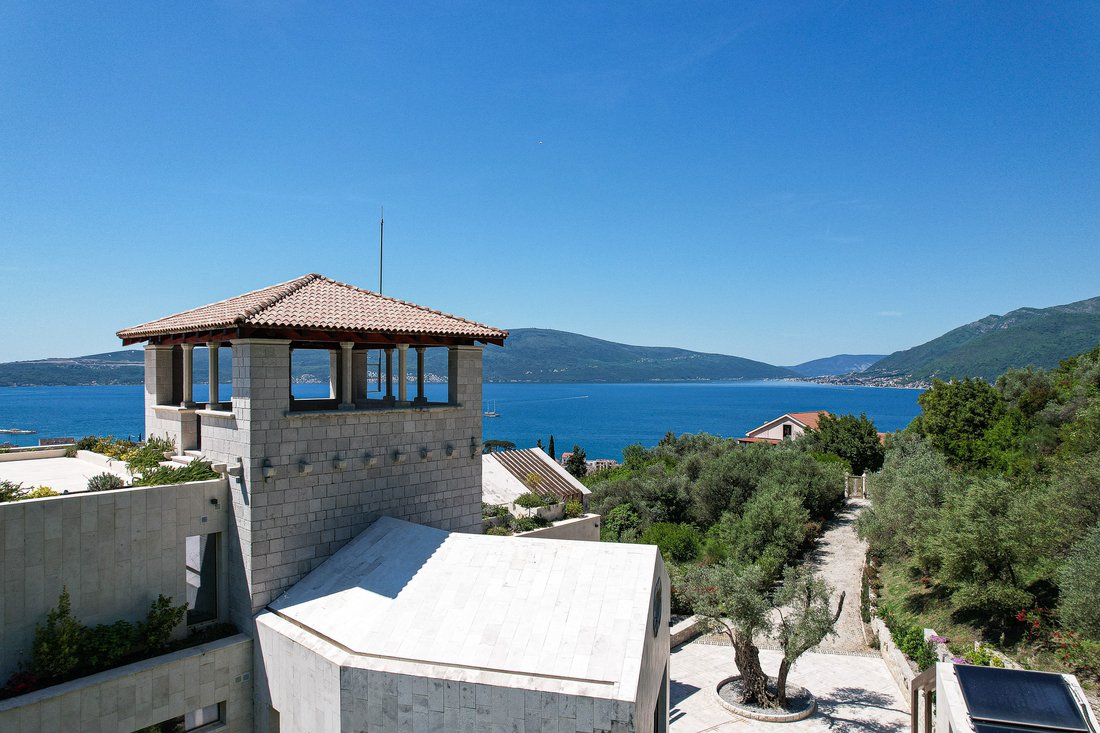 Villa in Tivat, Tivat Municipality, Montenegro 2 - 18237281