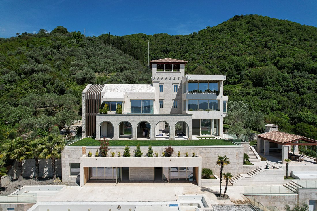 Villa in Tivat, Tivat Municipality, Montenegro 3 - 18237281