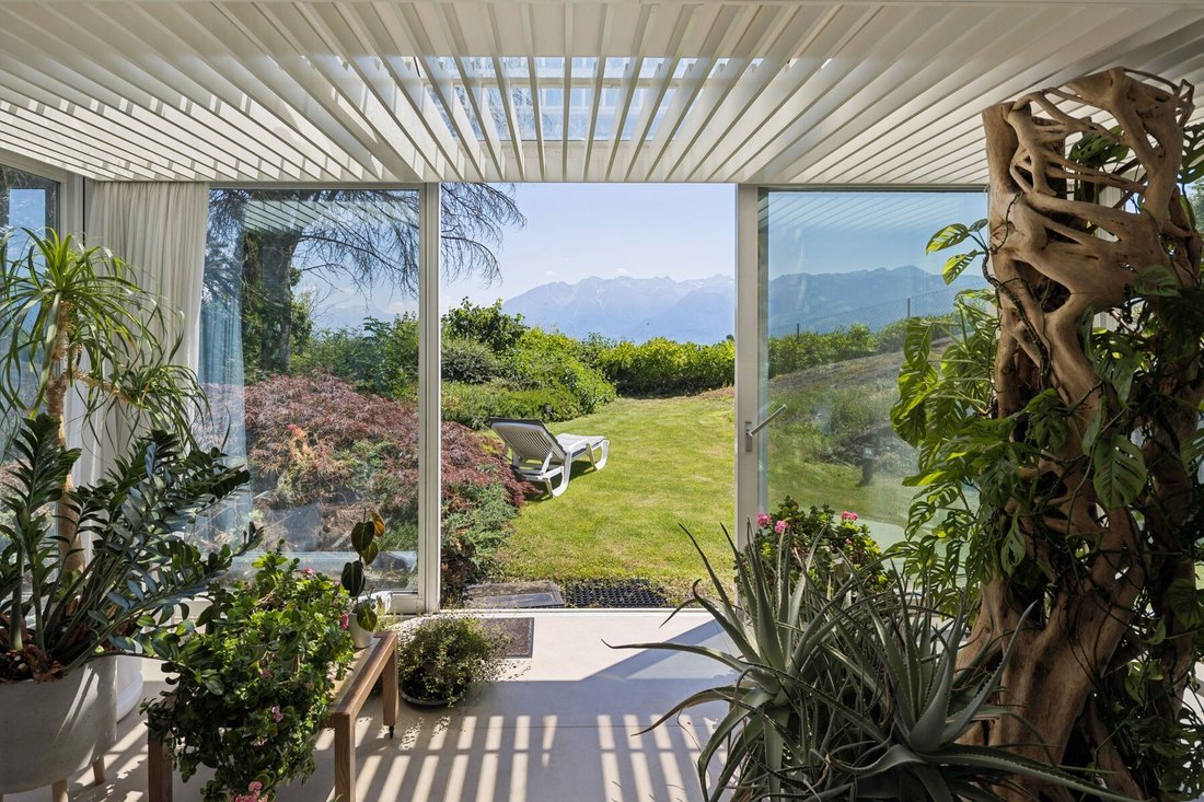 Chexbres, Vaud, Switzerland 1 - 18498146