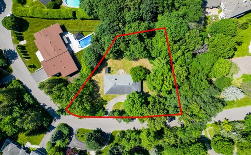 Land in Ottawa, Ontario, Canada 1