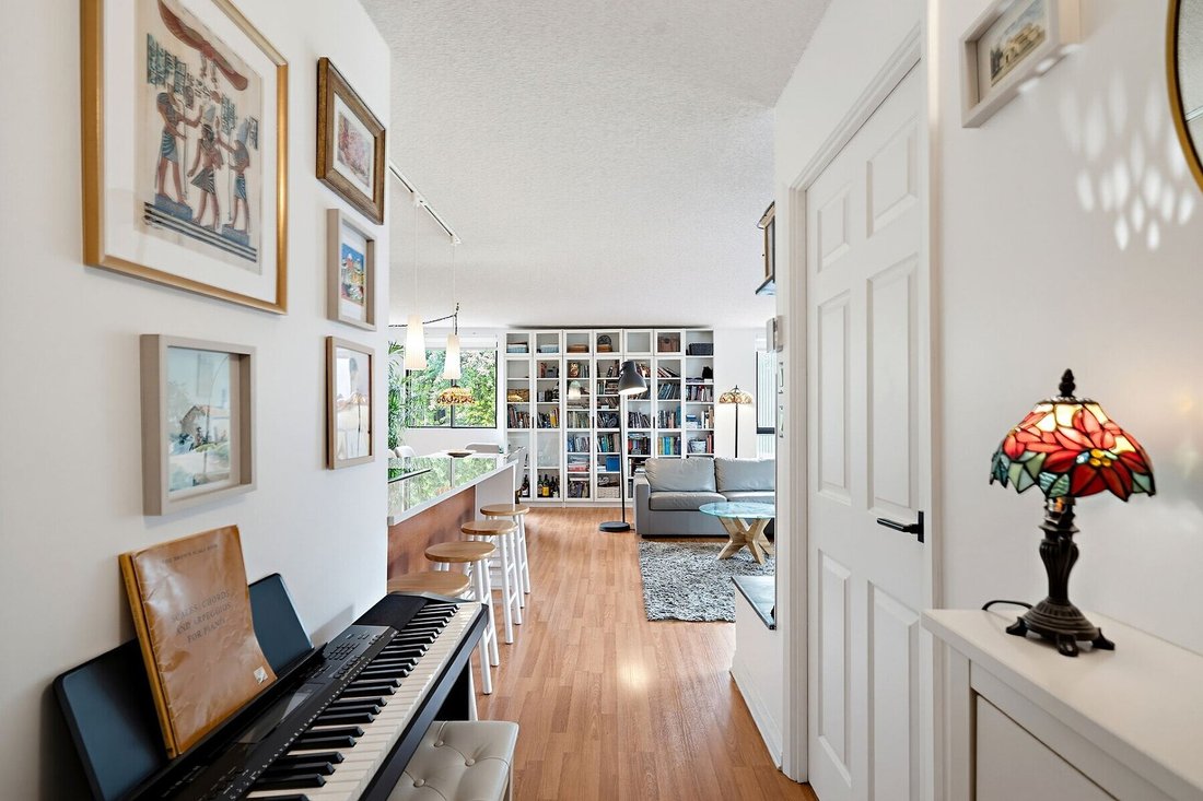 Condo in Montreal, Quebec, Canada 2 - 18498152