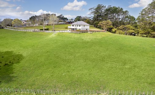 Land in Auckland, Auckland, New Zealand 1