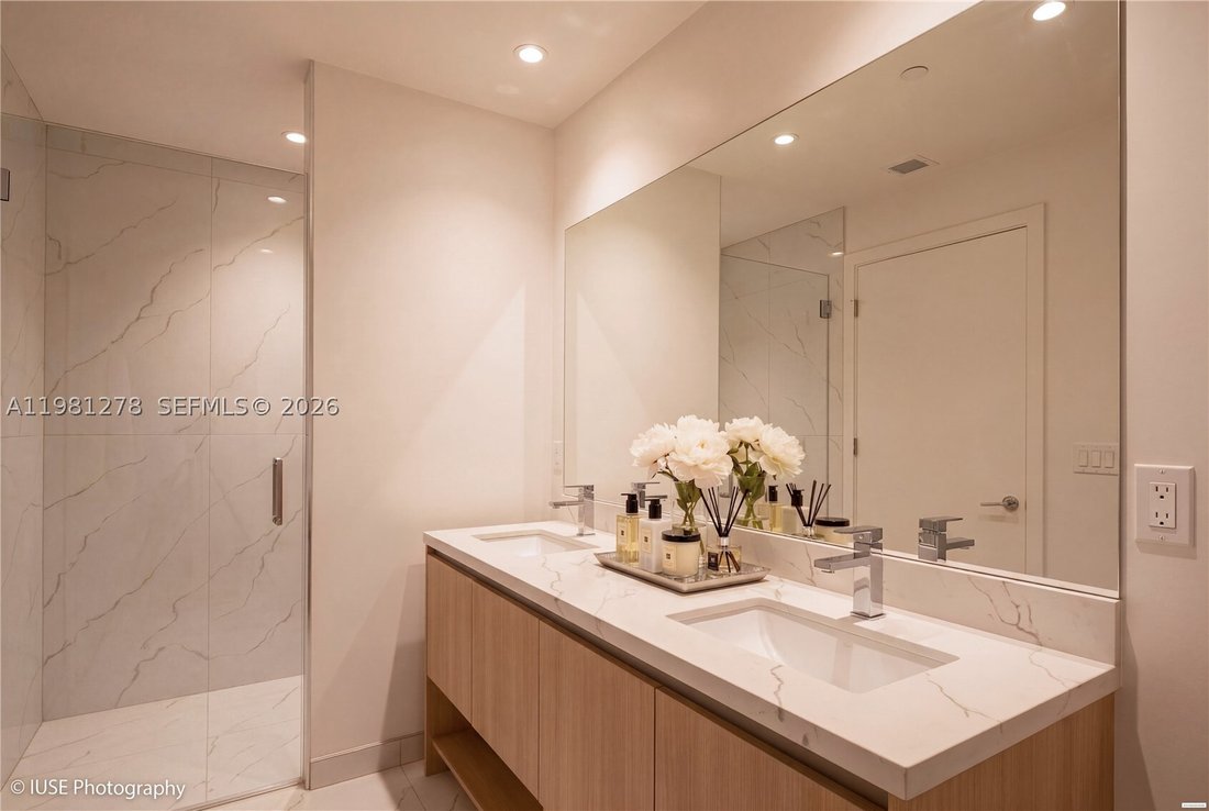 Condo in Bal Harbour, Florida, United States 3 - 17394870