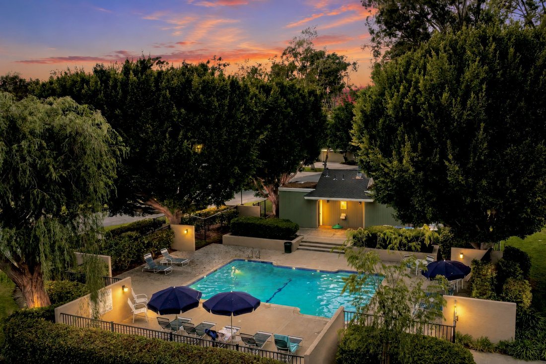 Townhouse in Irvine, California, United States 5 - 18498156