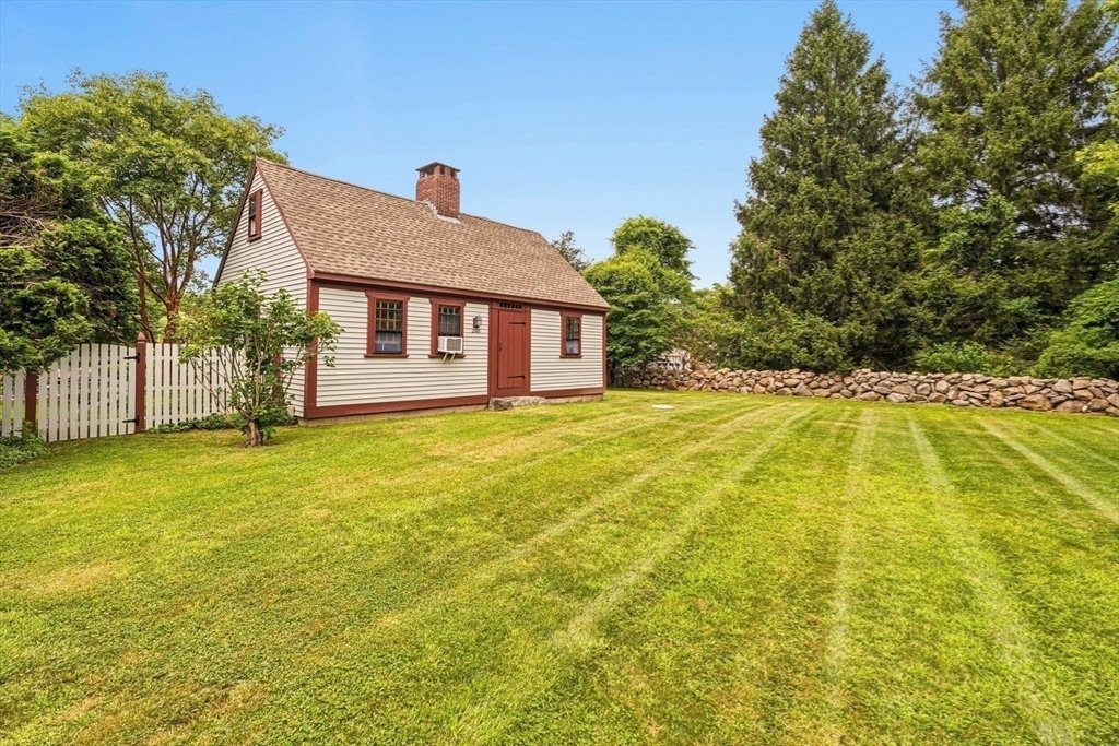 House in Dartmouth, Massachusetts, United States 2 - 18498136