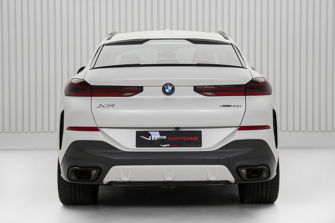 Suv in Dubai, United Arab Emirates 5 - 18498453