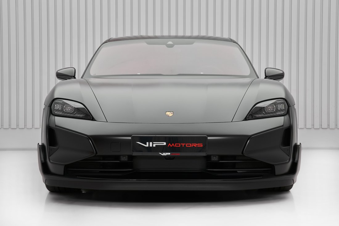 Coupe in Dubai, United Arab Emirates 2 - 18498537