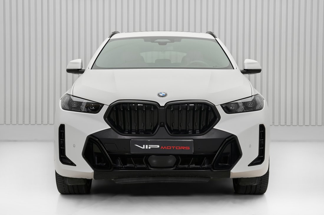 Suv in Dubai, United Arab Emirates 2 - 18498453