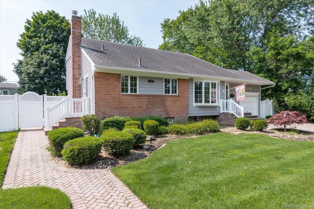 House in Plainview, New York, United States 3 - 18498535