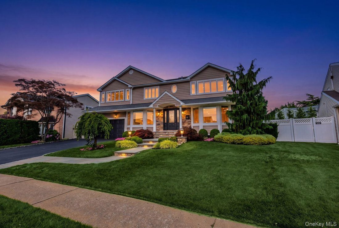House in Merrick, New York, United States 5 - 18498524