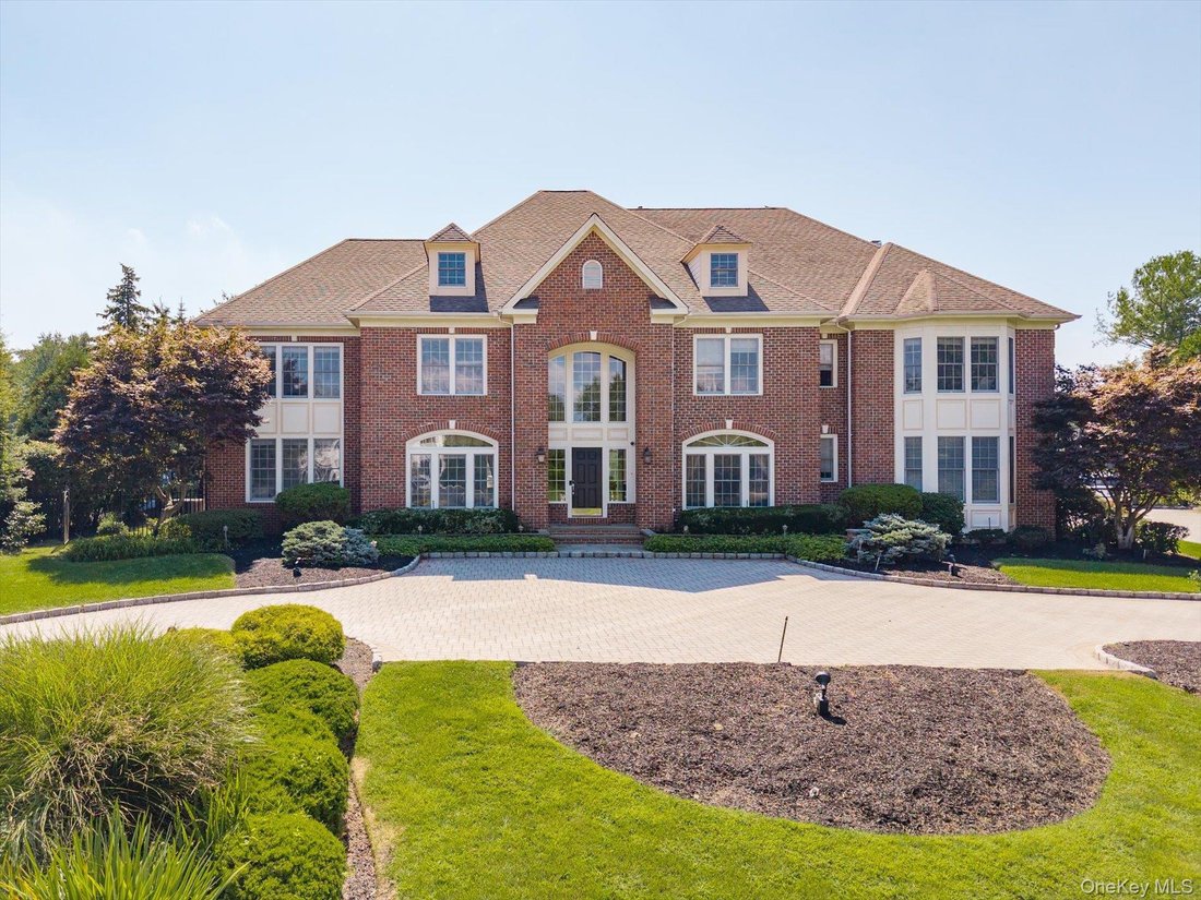 House in Melville, New York, United States 1 - 18498515