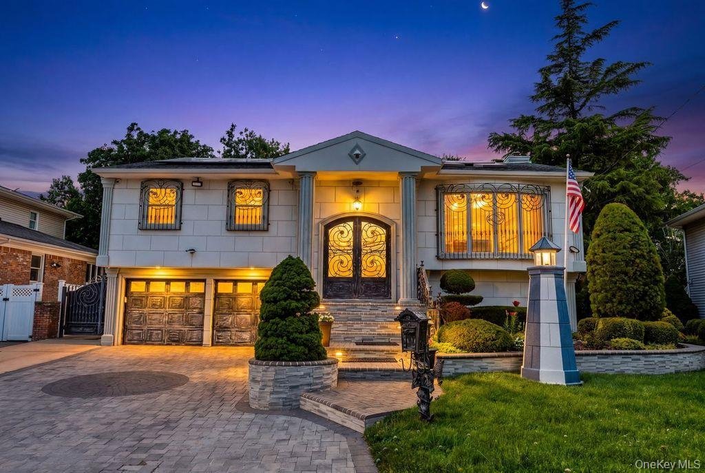 House in Merrick, New York, United States 1 - 18498496