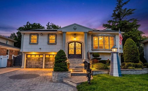 House in Merrick, New York, United States 1
