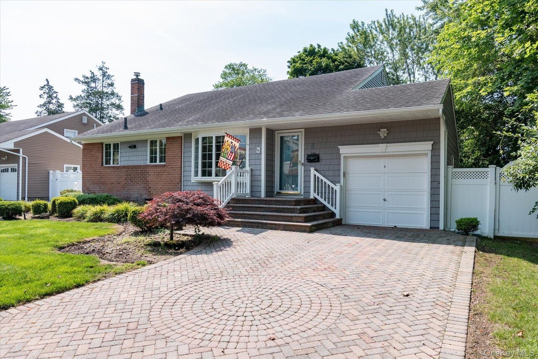 House in Plainview, New York, United States 2 - 18498535