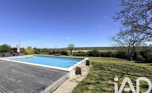 House in Vouneuil-sur-Vienne, Nouvelle-Aquitaine, France 1