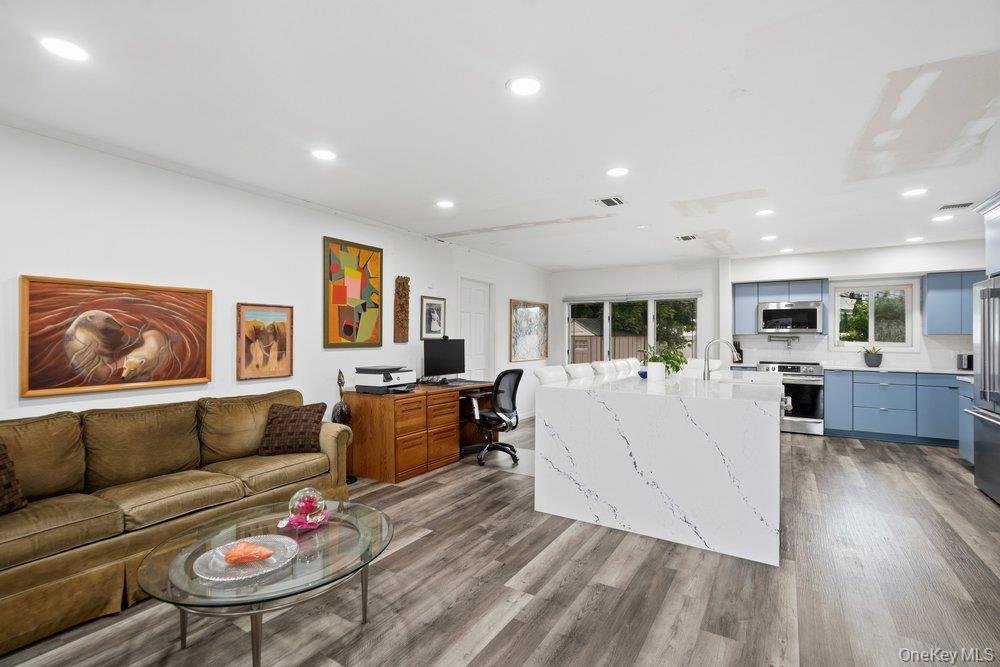 House in Old Bethpage, New York, United States 3 - 18498506