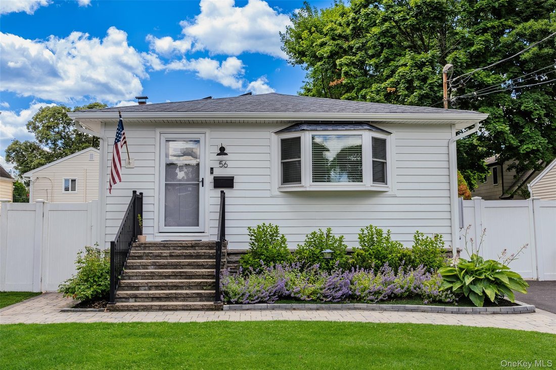 House in West Islip, New York, United States 1 - 18498517