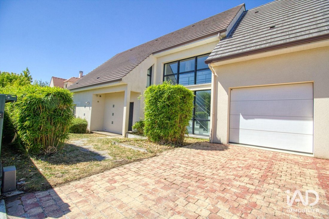 House in Lagny-sur-Marne, Ile-de-France, France 1 - 18495763