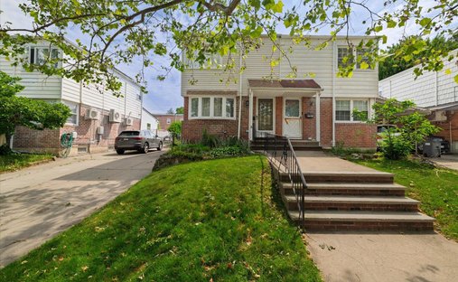 House in New York, New York, United States 1