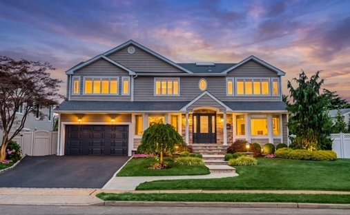 House in Merrick, New York, United States 1