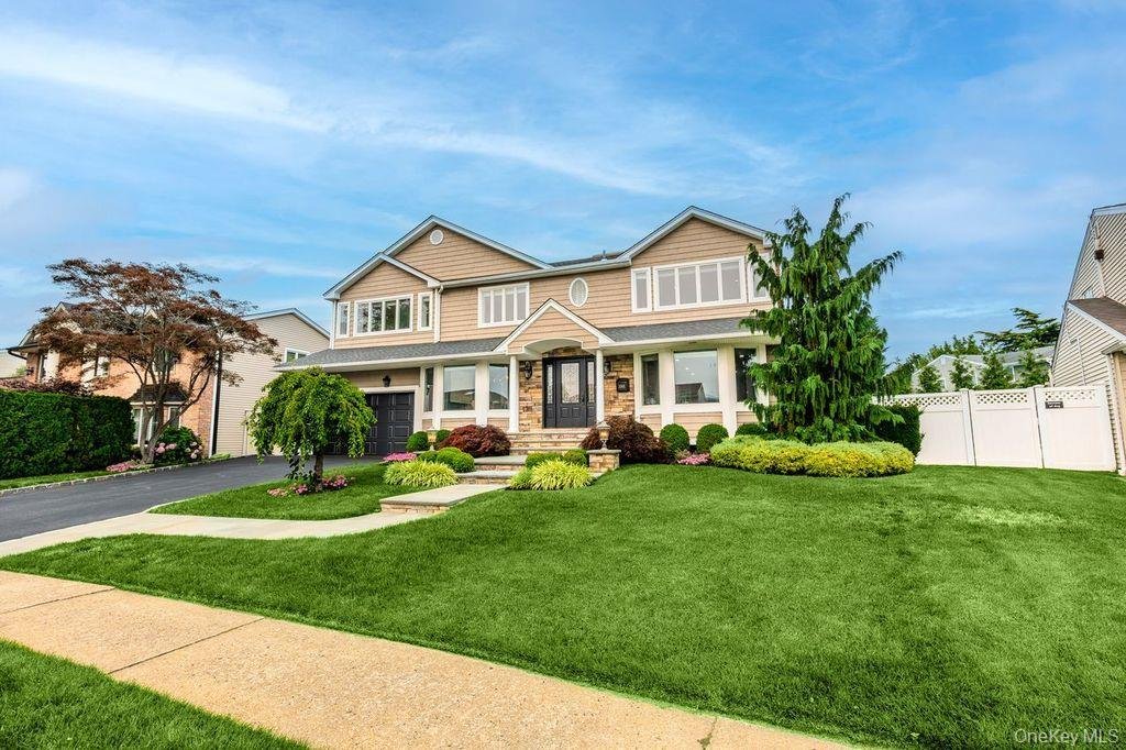 House in Merrick, New York, United States 3 - 18498524