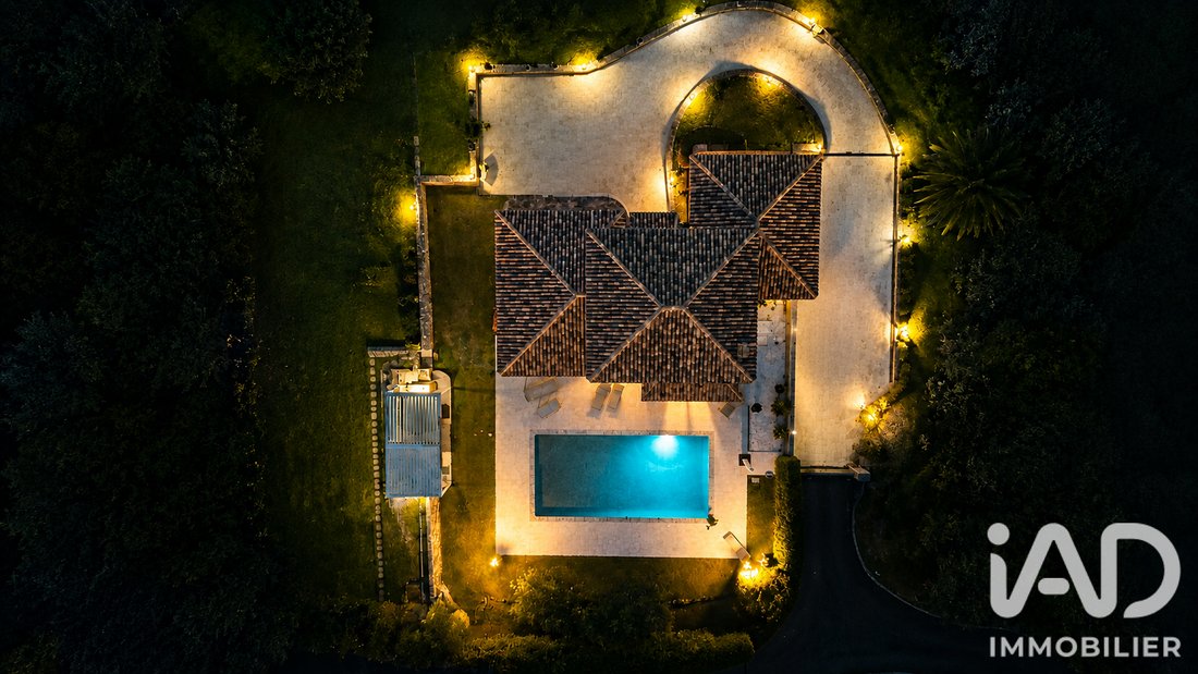 House in Châteauneuf-Grasse, Provence-Alpes-Côte d'Azur, France 2 - 17445806