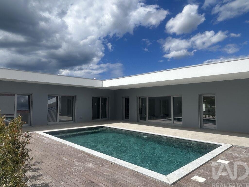 Townhouse in Nadadouro, Leiria District, Portugal 1 - 15762741