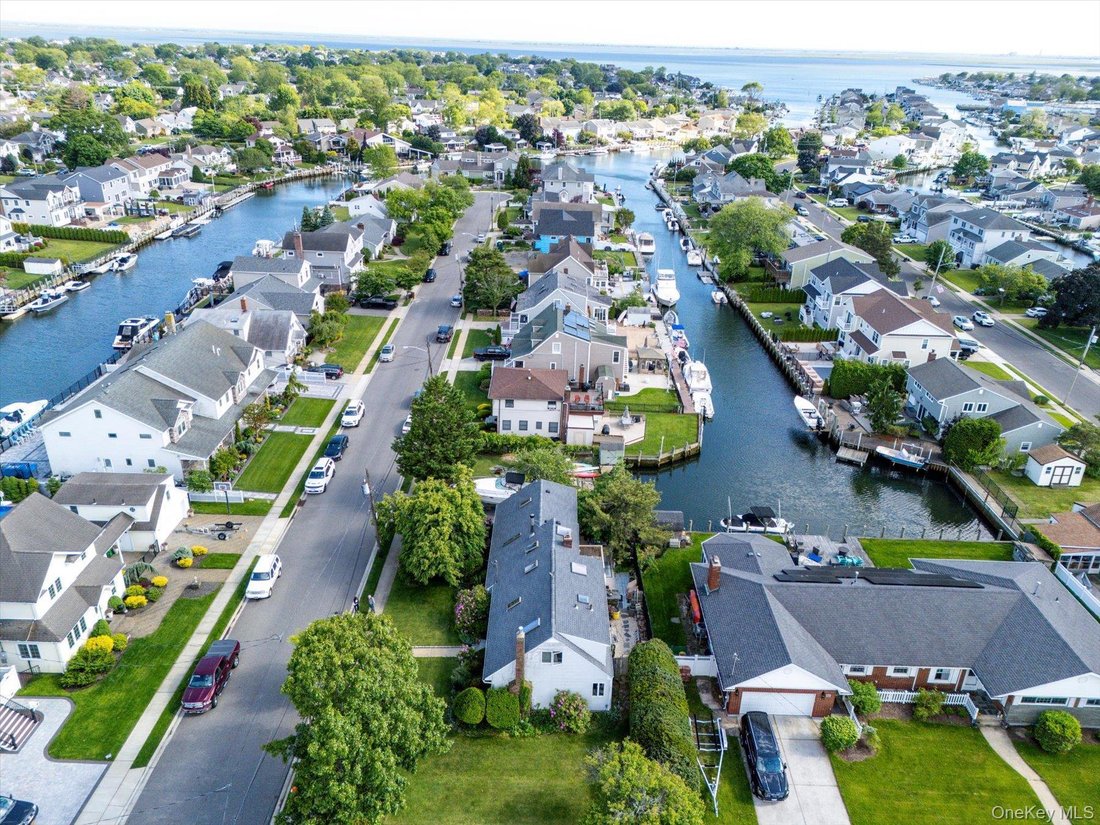 House in Massapequa, New York, United States 1 - 18498478
