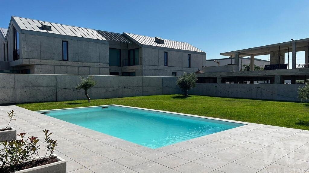 Townhouse in Mafamude e Vilar do Paraiso, Porto District, Portugal 1 - 14404139