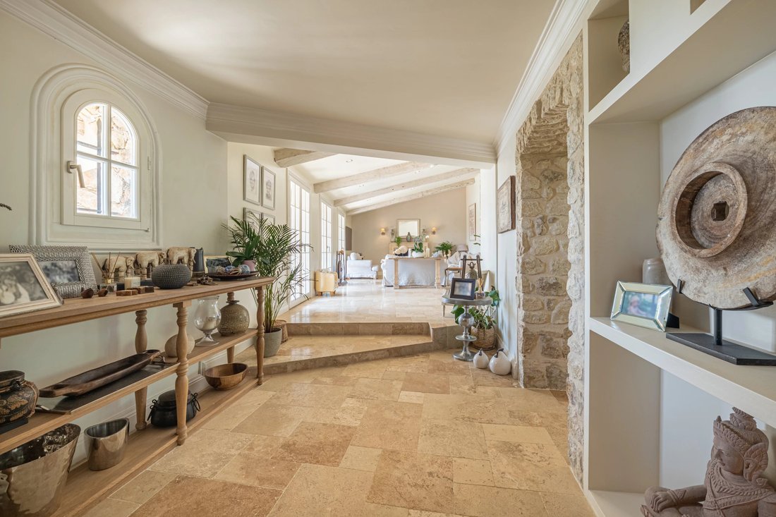Villa in Nord, Roquefort-les-Pins, France 5 - 18498254