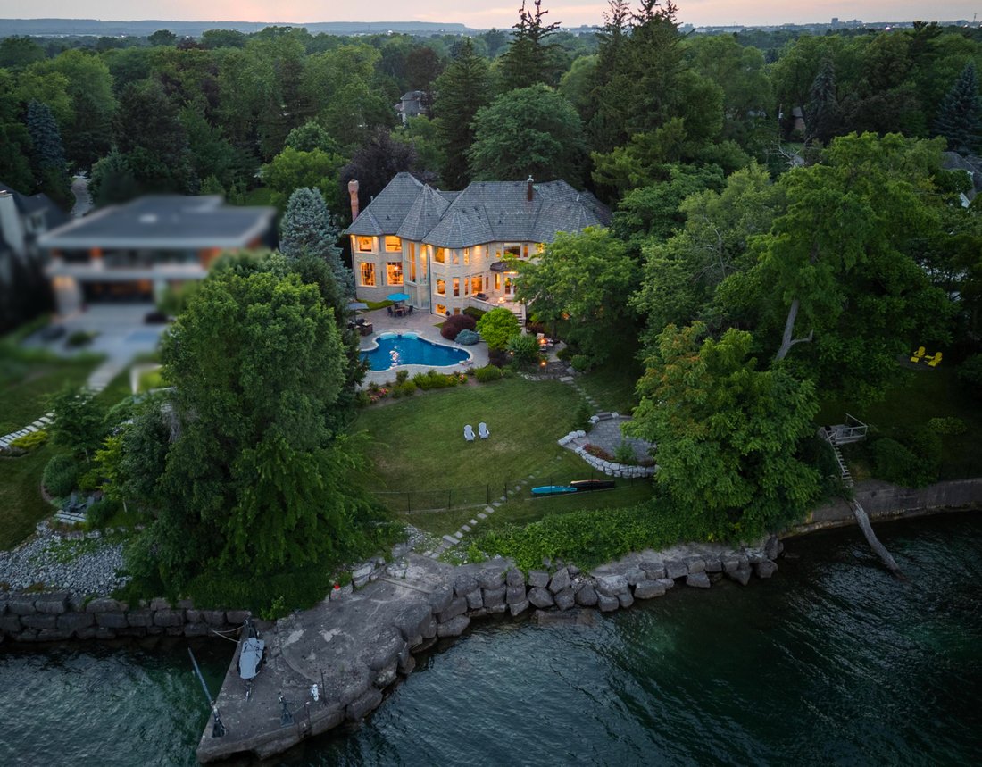 Estate in Burlington, Ontario, Canada 1 - 18491929