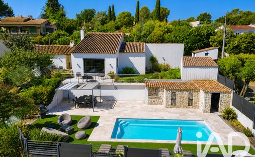 House in Ouest, Peymeinade, France 1