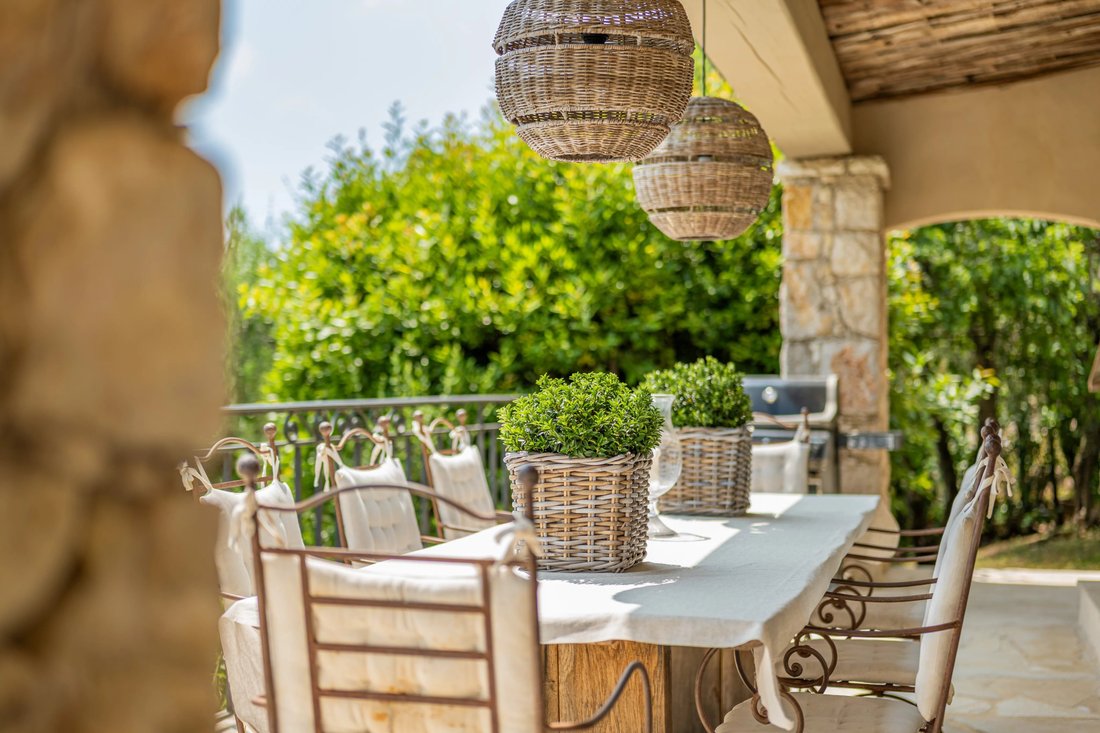 Villa in Nord, Roquefort-les-Pins, France 4 - 18498254