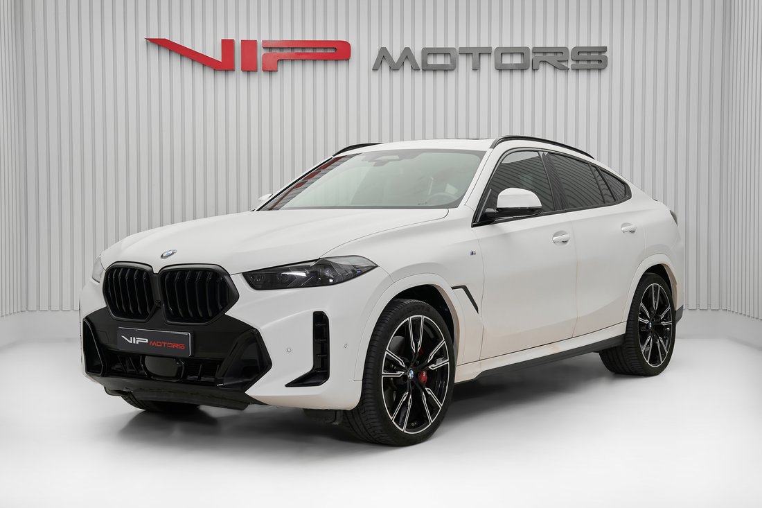 Suv in Dubai, United Arab Emirates 3 - 18498453