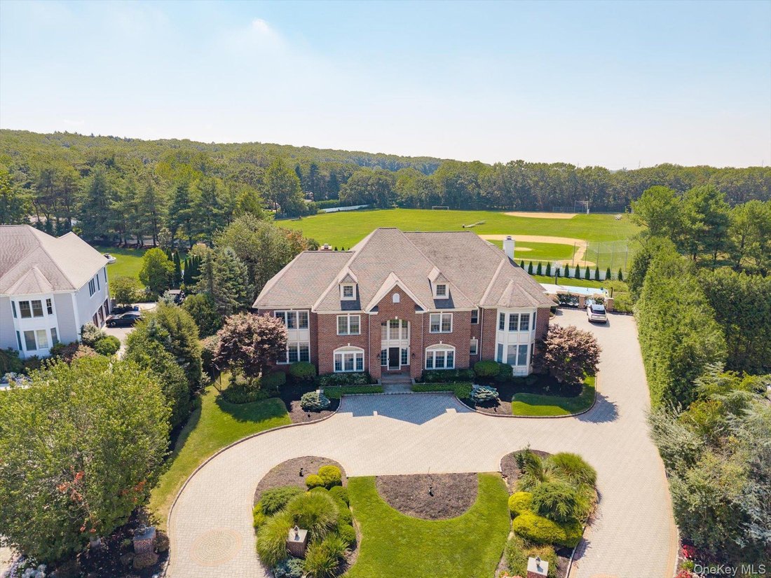 House in Melville, New York, United States 3 - 18498515