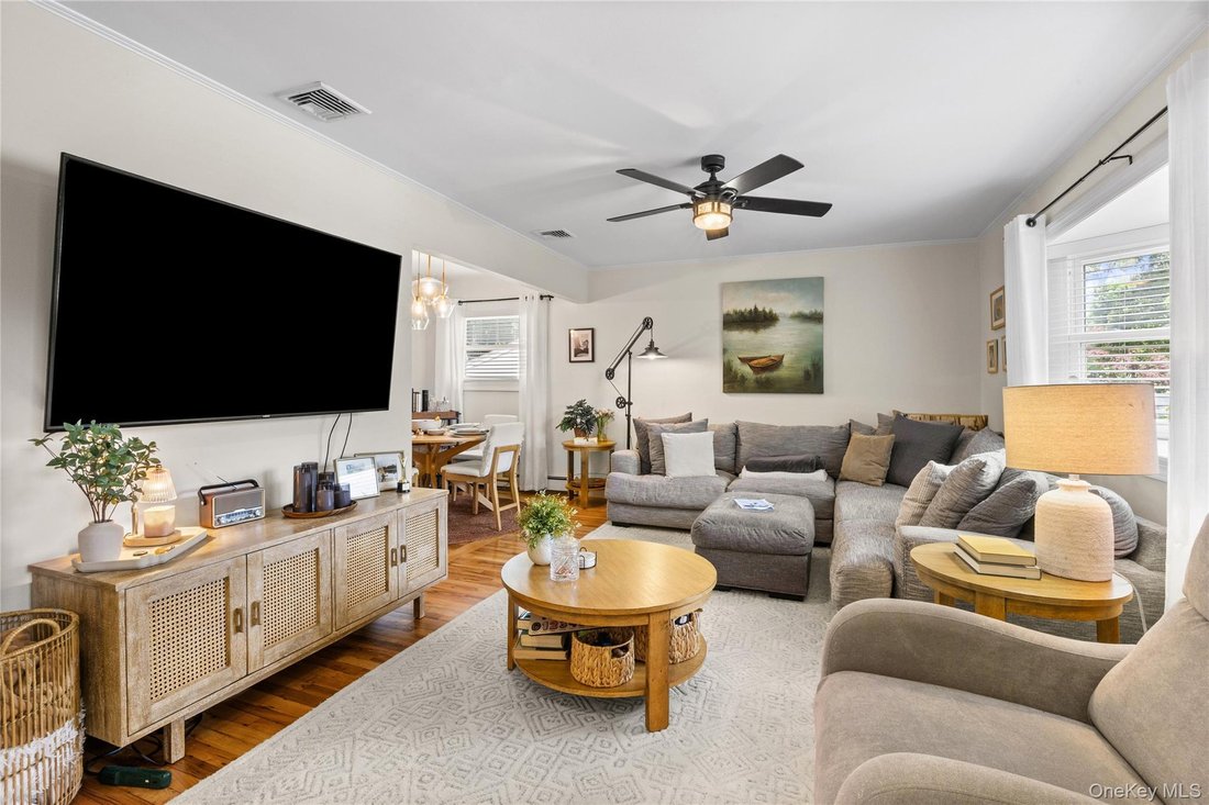 House in West Islip, New York, United States 5 - 18498517
