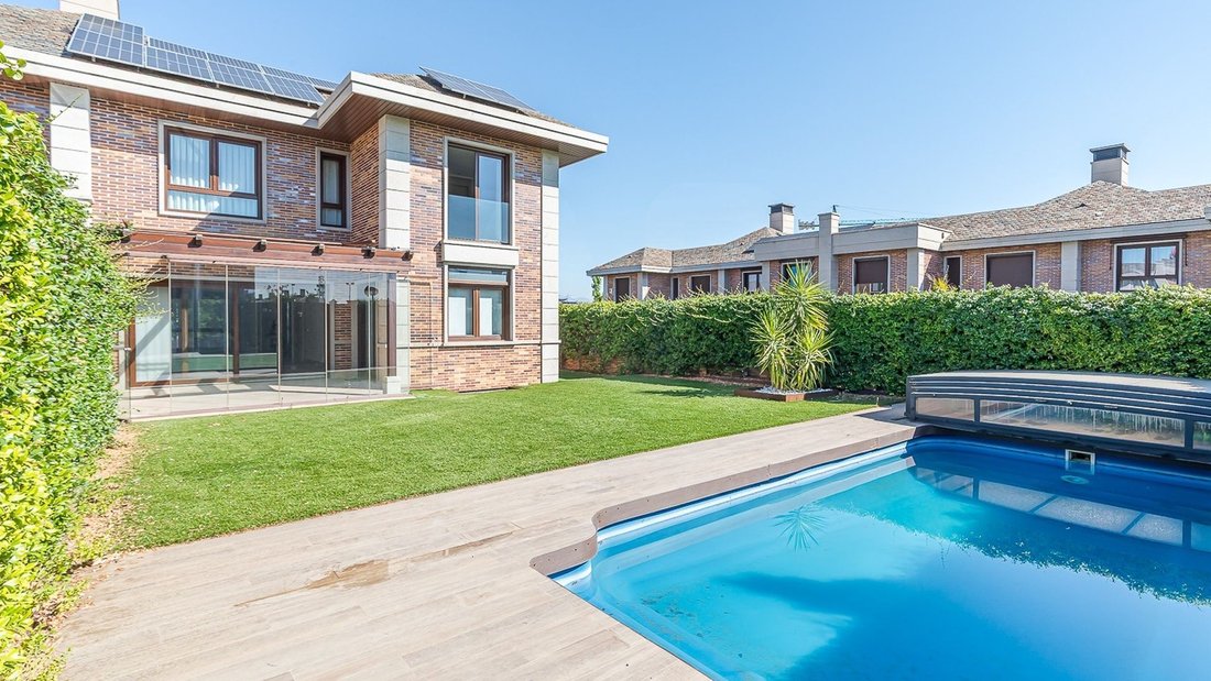 Villa in Majadahonda, Comunidad de Madrid, Spain 2 - 18498443