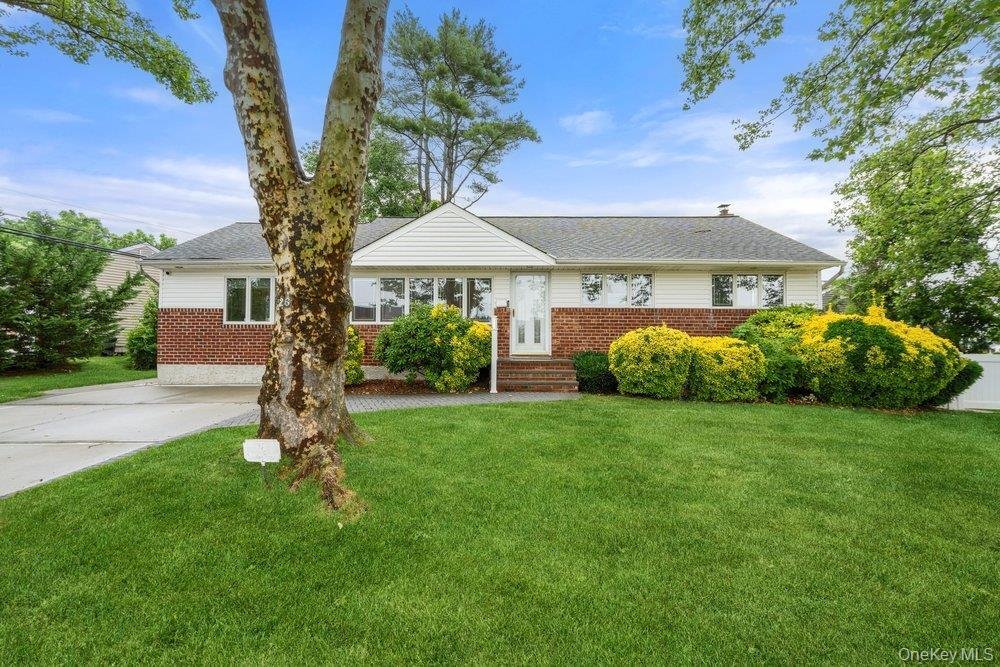 House in Old Bethpage, New York, United States 1 - 18498506