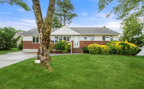 House in Old Bethpage, New York, United States 1