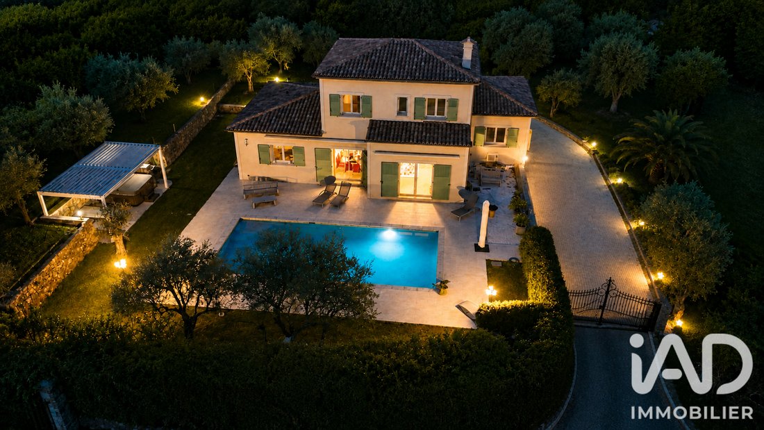 House in Châteauneuf-Grasse, Provence-Alpes-Côte d'Azur, France 1 - 17445806