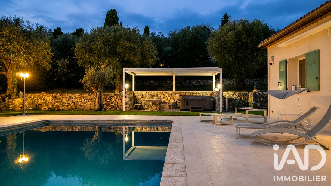 House in Châteauneuf-Grasse, Provence-Alpes-Côte d'Azur, France 3 - 17445806