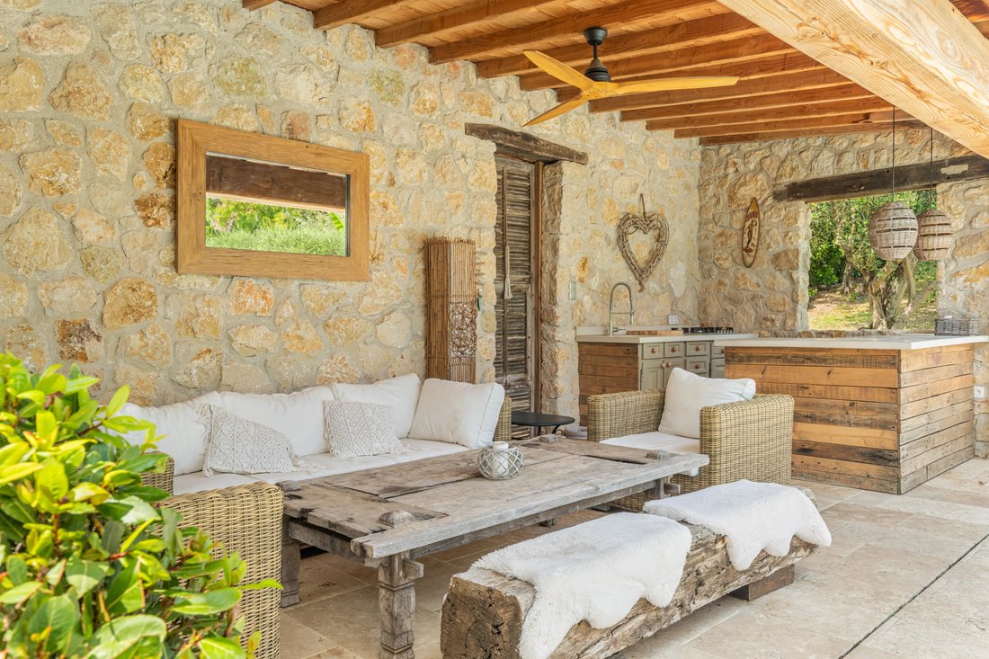 Villa in Nord, Roquefort-les-Pins, France 3 - 18498254