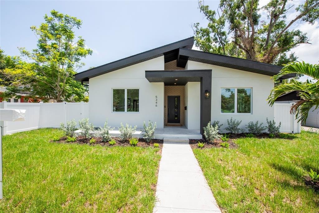 St. Petersburg, Florida, United States 1 - 18498672