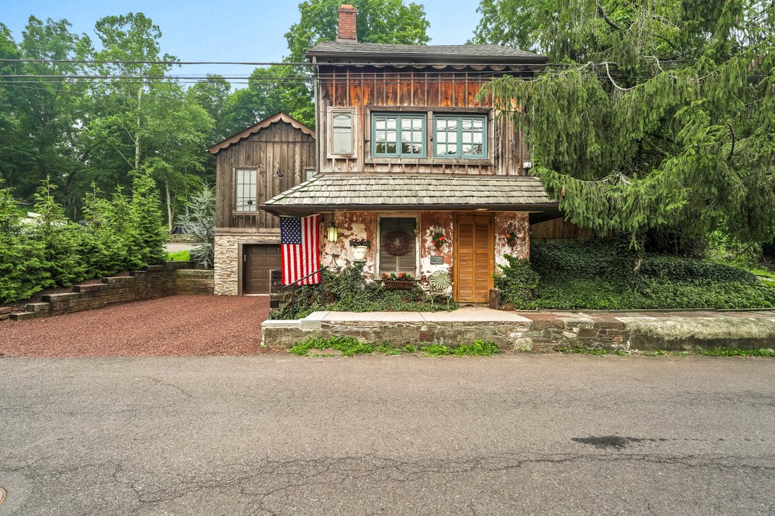 Solebury, Pennsylvania, United States 2 - 18498492