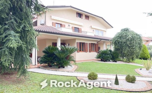 Villa in Tortoreto, Abruzzo, Italy 1