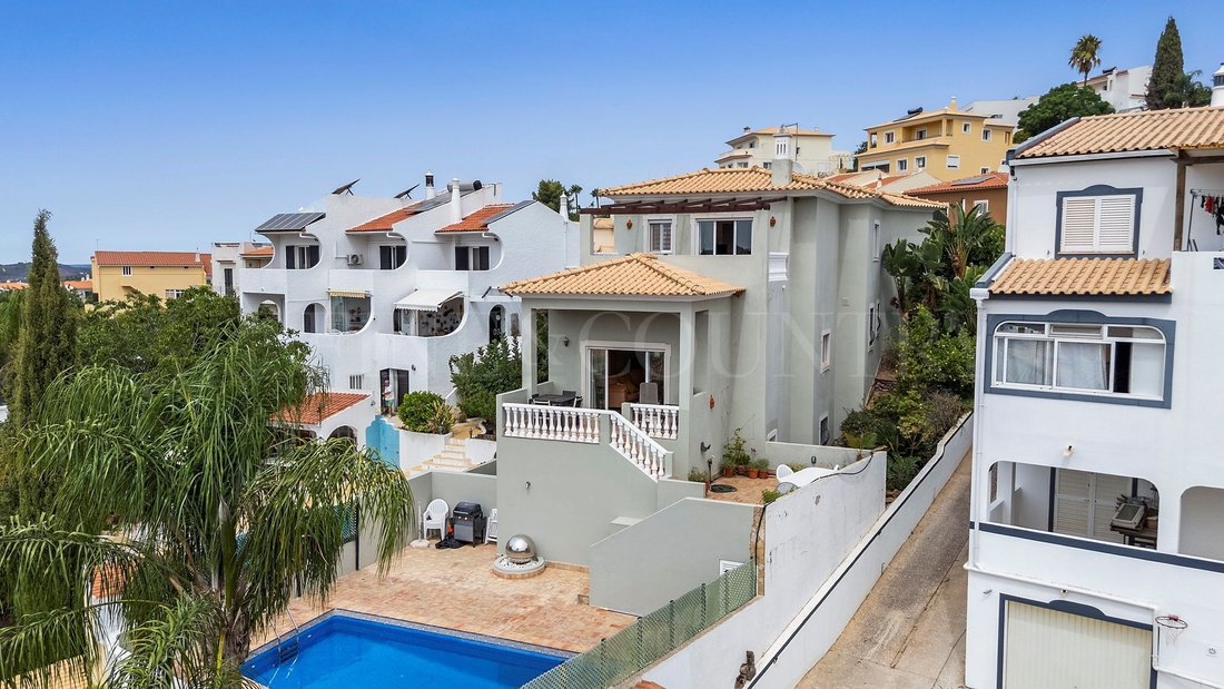 Villa in Loule (Sao Clemente), Algarve, Portugal 1 - 16295811