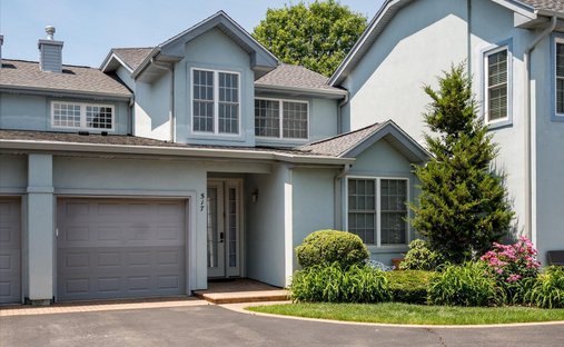 Condo in Melville, New York, United States 1