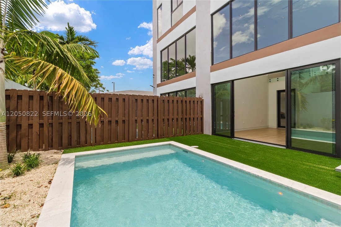 Townhouse in Miami, Florida, United States 4 - 18503153