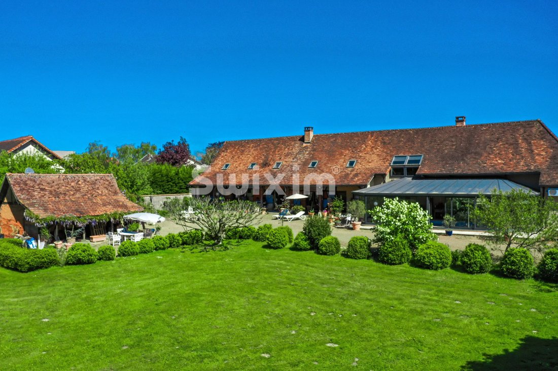 Estate in Chateaurenaud, Louhans-Châteaurenaud, France 1 - 17892491